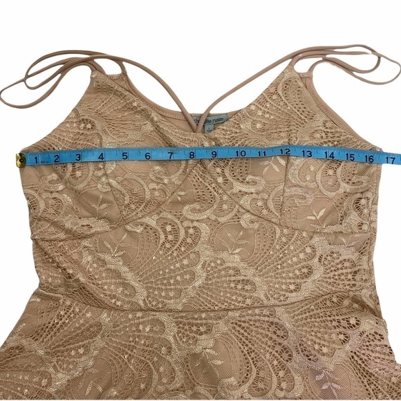 CHARLOTTE Russe Beige Nude Lace Sleeveless Strappy Peplum Tank Top Blouse - Picture 8 of 12